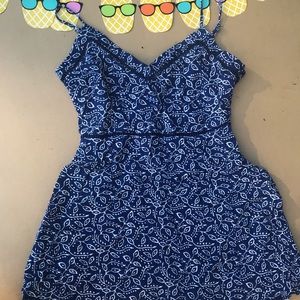 NWOT BLUE WHITE PATTERNED DRESS SIZE M Francescas